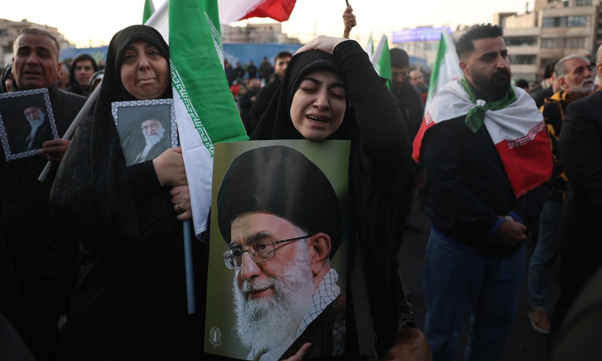 Trung Quốc bắt đầu đưa công dân rời Iran